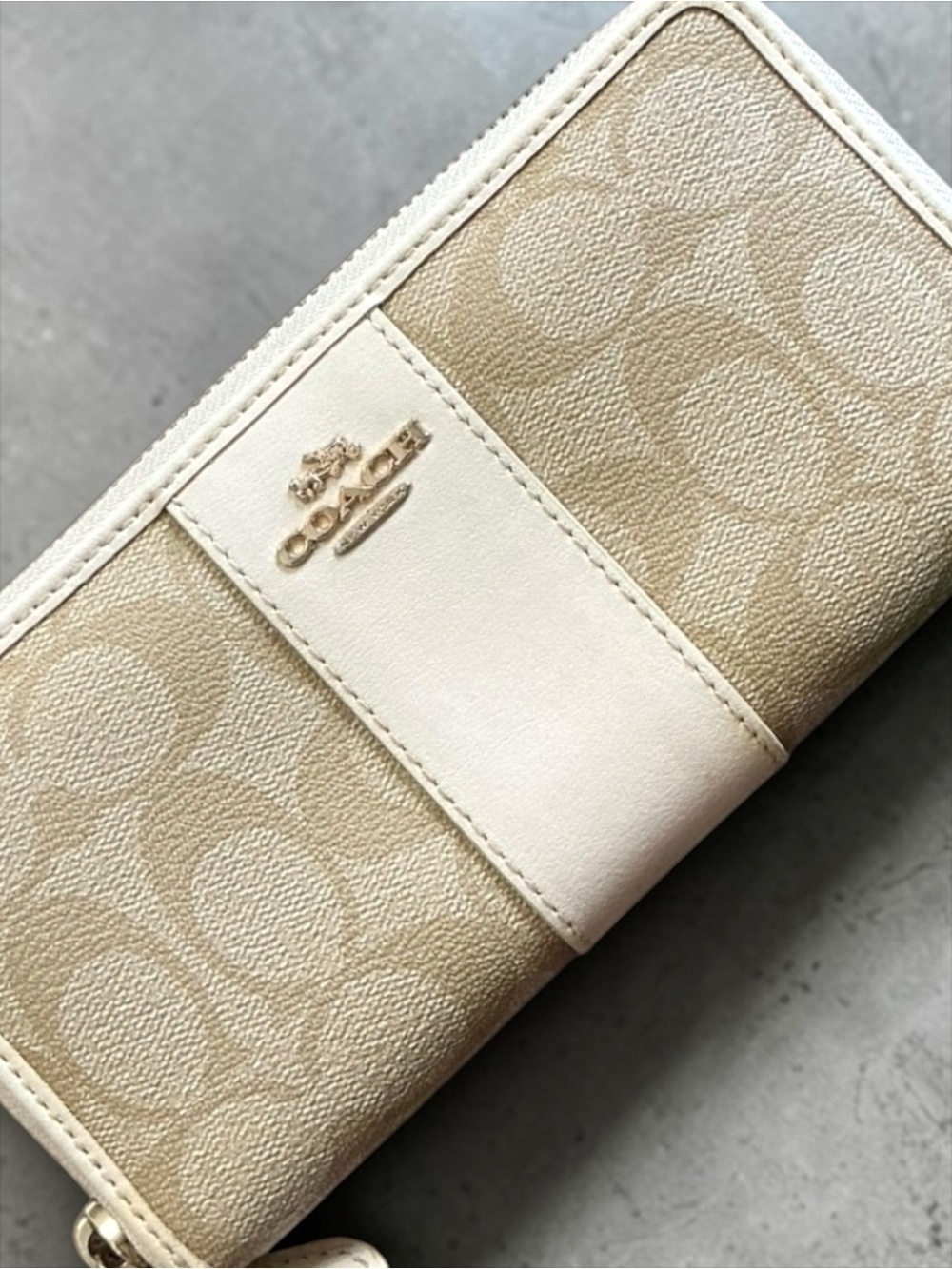 Coach Signature Accordion Zip Around Wallet F54630 Khaki Chalk